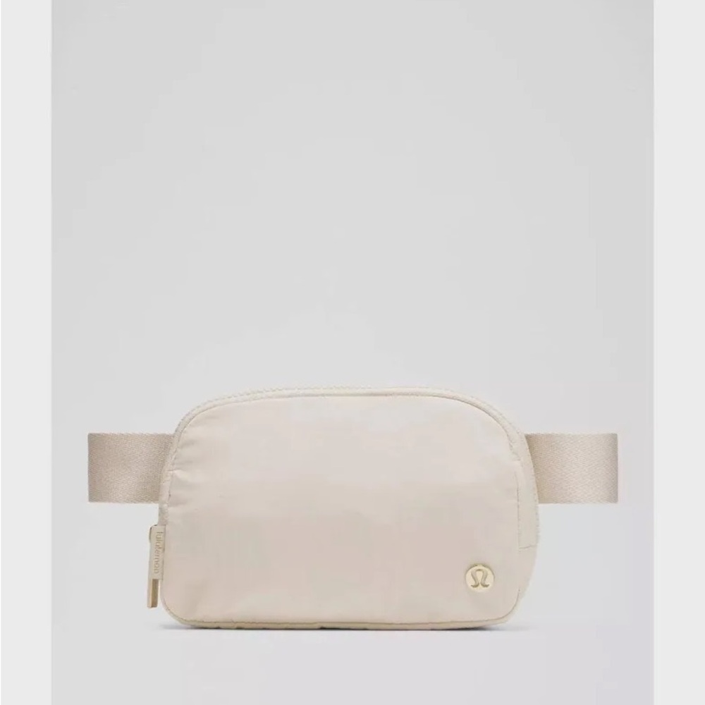 Lululemon off white Everywhere Belt Bag